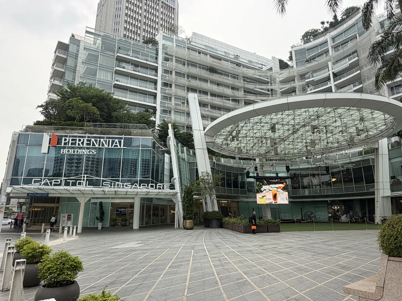 Capitol Singapore exterior and outdoor plaza